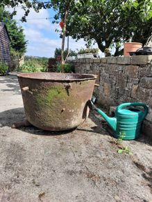famine pots