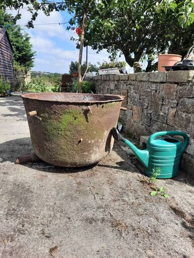 famine pots