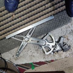 Toyota Avensis drivers door window motor