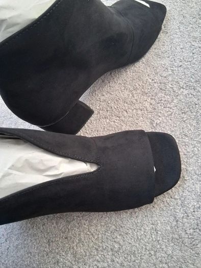 Stunning Black Brand New Never worn UK7 (EUR41) (Wide Fit) Hardware Shoe Boots From Next