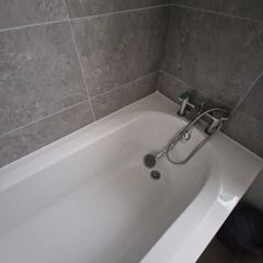 Bathtub and bath tap - excellent condition