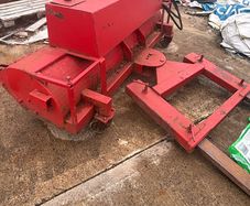 Road yard hydraulic sweeper