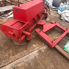 Road yard hydraulic sweeper