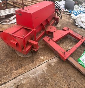Road yard hydraulic sweeper