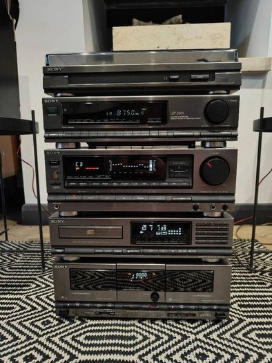Sony's Liberty LBT-D System highly sought-after System including the matching Turntable in great condition