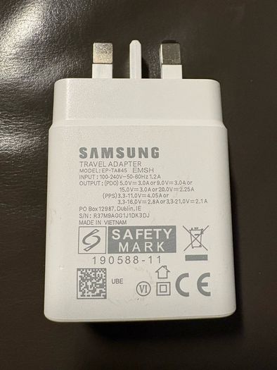 Brand new Samsung fast charger 45W Plug and C type cable