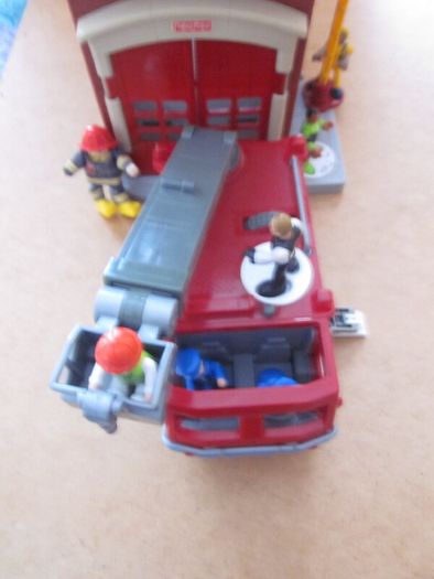Fisher Price Fire Station,Brigade and Figures