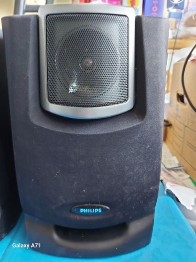 Philips Music HiFi System, Model FW355C, 3 CD, Dual Tape and Radio, in very good condition