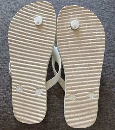 Boys/Girls trainers Nike and flip flops Havaianas size UK 4/4.5