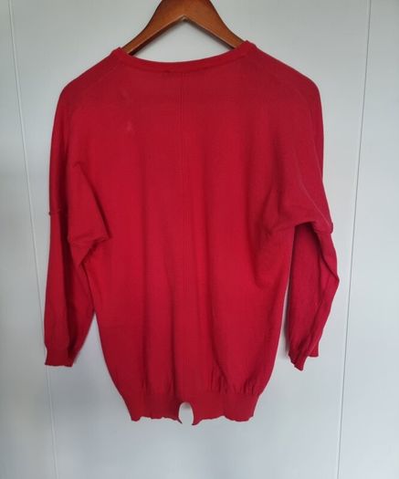 Red Summum V- Neck