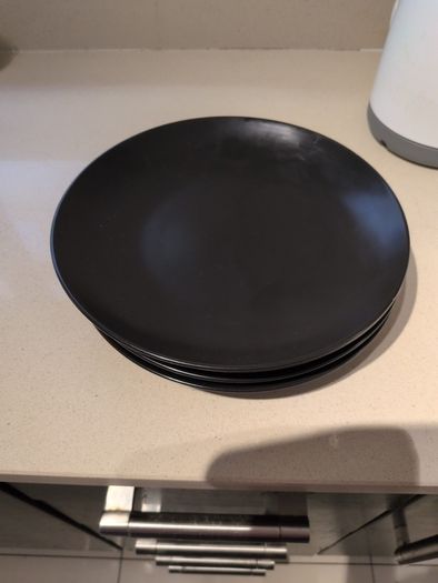 Dinner Plates X 4 New. - No on a box.