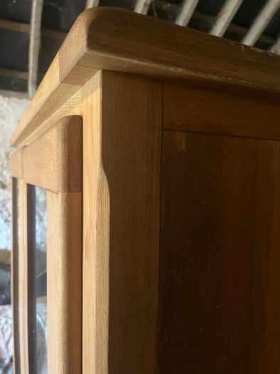 Solid OAK display cabinet.OAK shelves