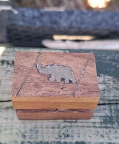 Elephant motif pill box
