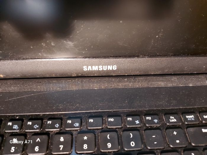 Samsung Notebook Model NP300E5A, Intel Core i5-2430M CPU, 2.4GHz, 4 GB Ram, 600GB HDD, Windows 10, Microsoft Edge, Chrome and VLC