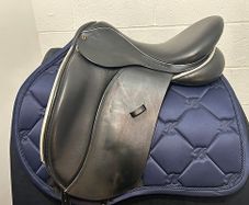 Goodwin Dressage Medium 17.5" Black Saddle