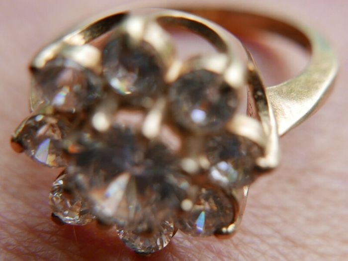 Vintage 9ct Yellow Gold 375 Cubic Zirconia Cluster Ring 5.0g