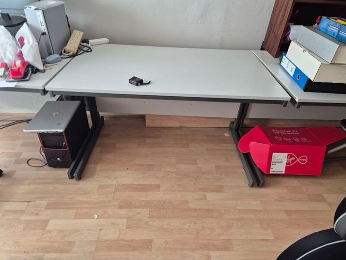 Work bench / Desk