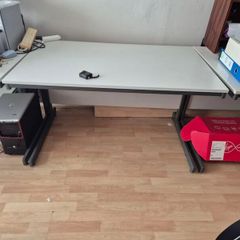 Work bench / Desk