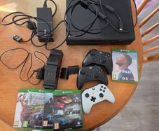 xbox one 500gb bundle, 3 controllers and games