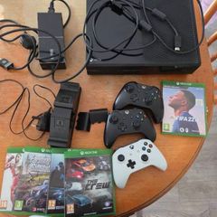 xbox one 500gb bundle, 3 controllers and games
