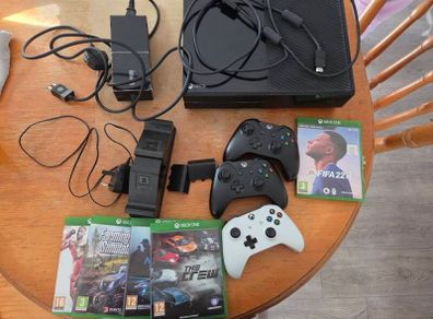 xbox one 500gb bundle, 3 controllers and games