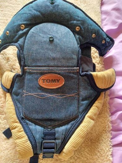 Tomy baby carrier