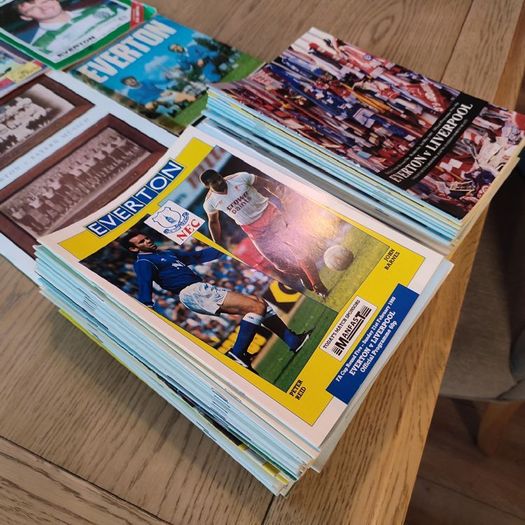 100 Everton programmes & DVD