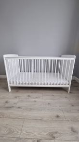 White cot bed.