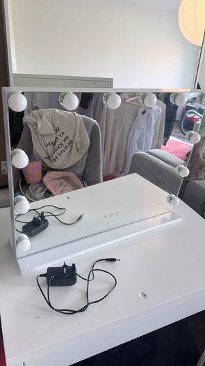 Make-Up Mirror with Lights