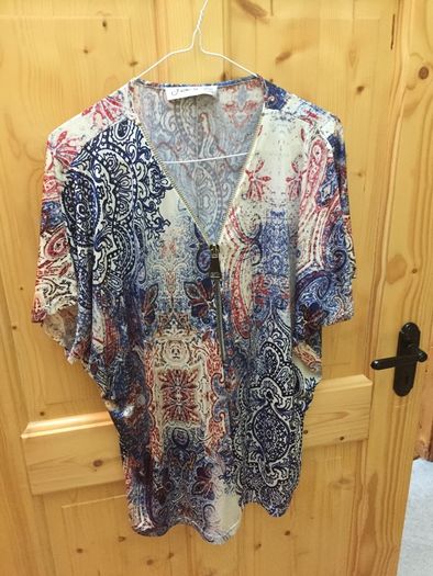 Short sleeved top zip detail on front