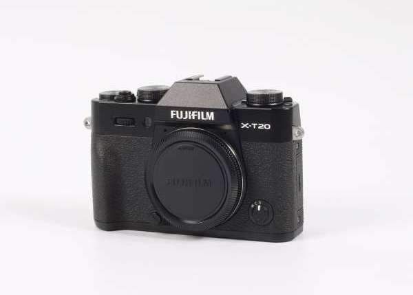 Fujifilm X-T20 Kit with Fujinon XC 15-45mm f/3.5-5.6 (Black or Silver) - Brand New)