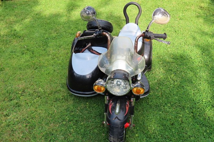 KIds Harley type Ride on with side car 12v (Spares or Repair)