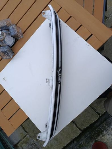 Toyota Carina E front grill