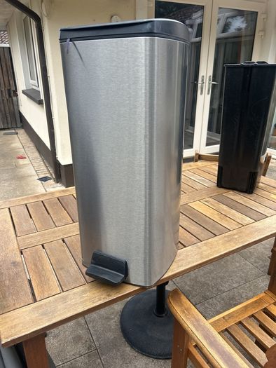 Pedal bin