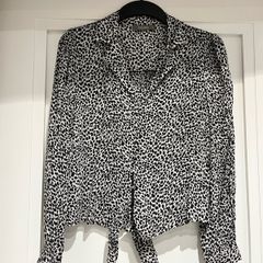 Oasis animal print cropped shirt (Size 10)