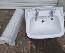 Bathroom sink