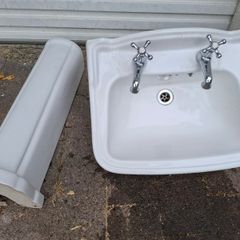 Bathroom sink