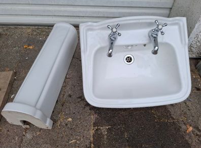 Bathroom sink