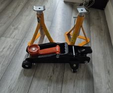 Axel stand and trolley jack