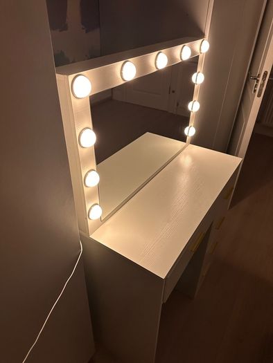 Make up table and mirror small