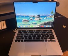 Macbook Air M2 - 256gb Ssd - 8gb Ram  - No Haptic Feedback