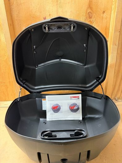 yamaha top box 39 l see reflector cracked