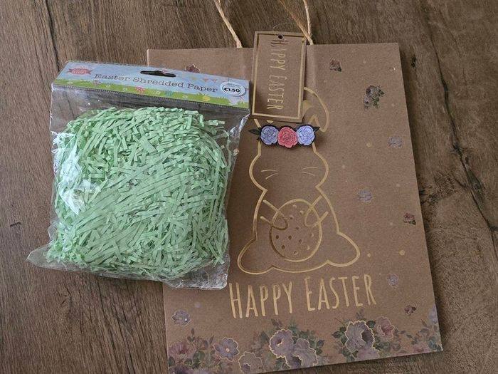 Easter bag and shredded paper