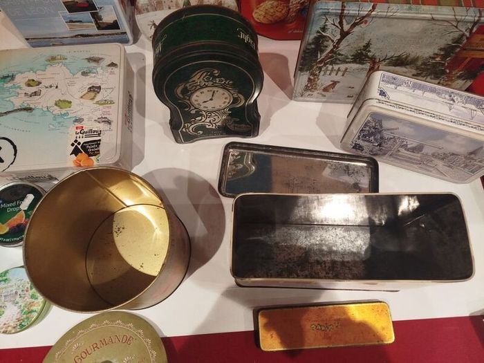 Collectable storage tins