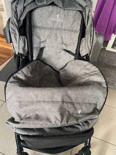 Venecci grey/black buggy, perfect condition with everything in pictures and also isofix base for car seat