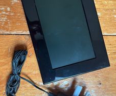 Hannspree SD7021 7" Digital Photo Frame (minus table stand)