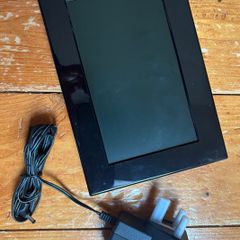 Hannspree SD7021 7" Digital Photo Frame (minus table stand)