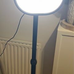 Elgato key light air with adjustable desk mount stand