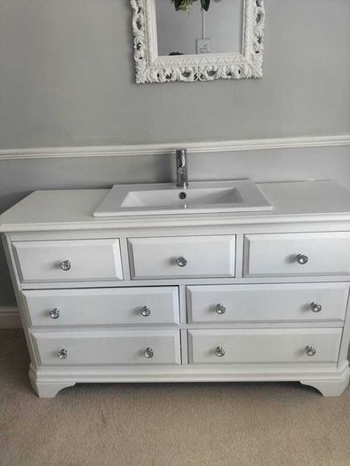 Bathroom sink vanity unit