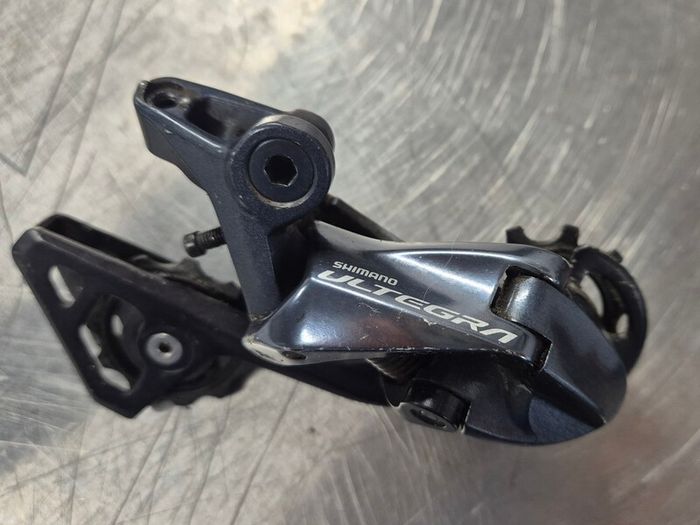 Shimano Ultegra RD-R8000 11- speed mechanical rear derailleur